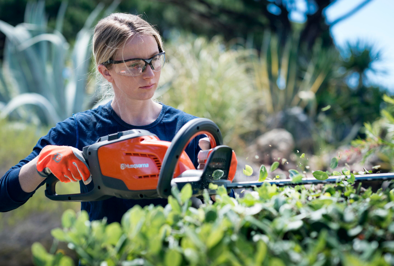 Husqvarna battery equipment in action