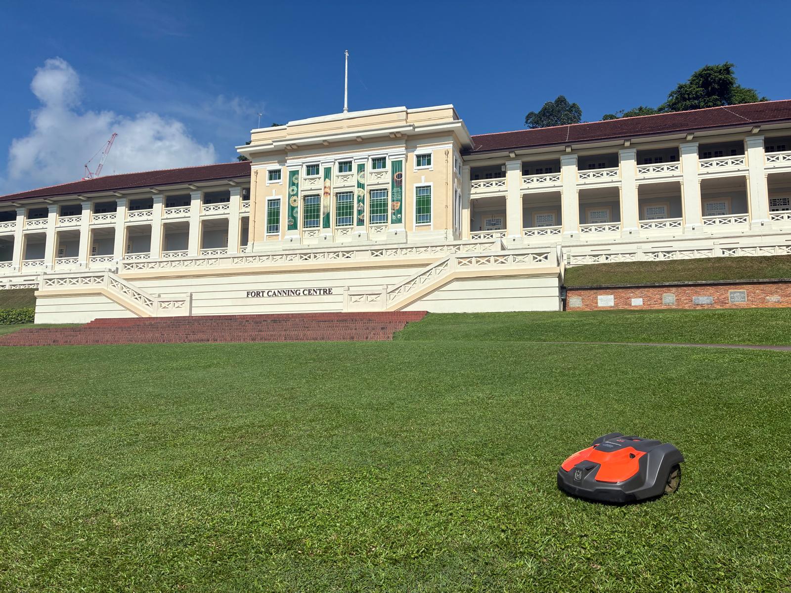 Fort Canning — Automower® 550 EPOS® / 450X
